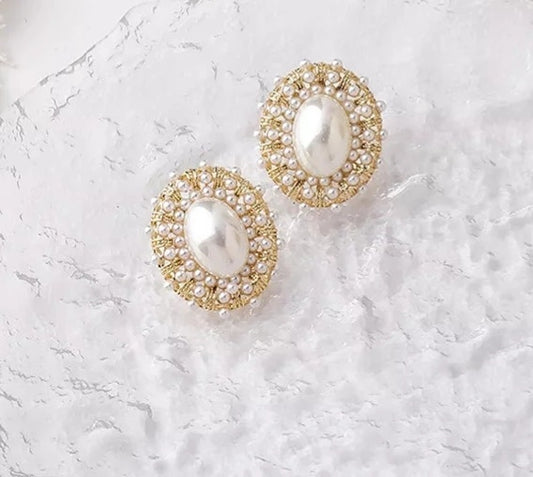 Pearl studs