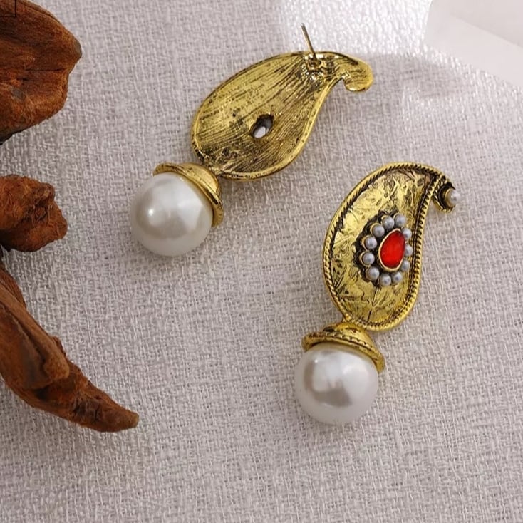 Vintage Earring